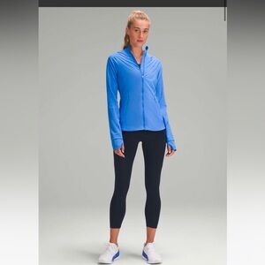 Lululemon Mist Over Windbreaker
Pipe Dream Blue Size 8